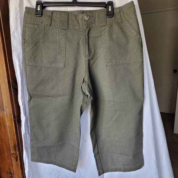 NEW Christopher & Banks Capri Jeans 12P (302) - Picture 1 of 9